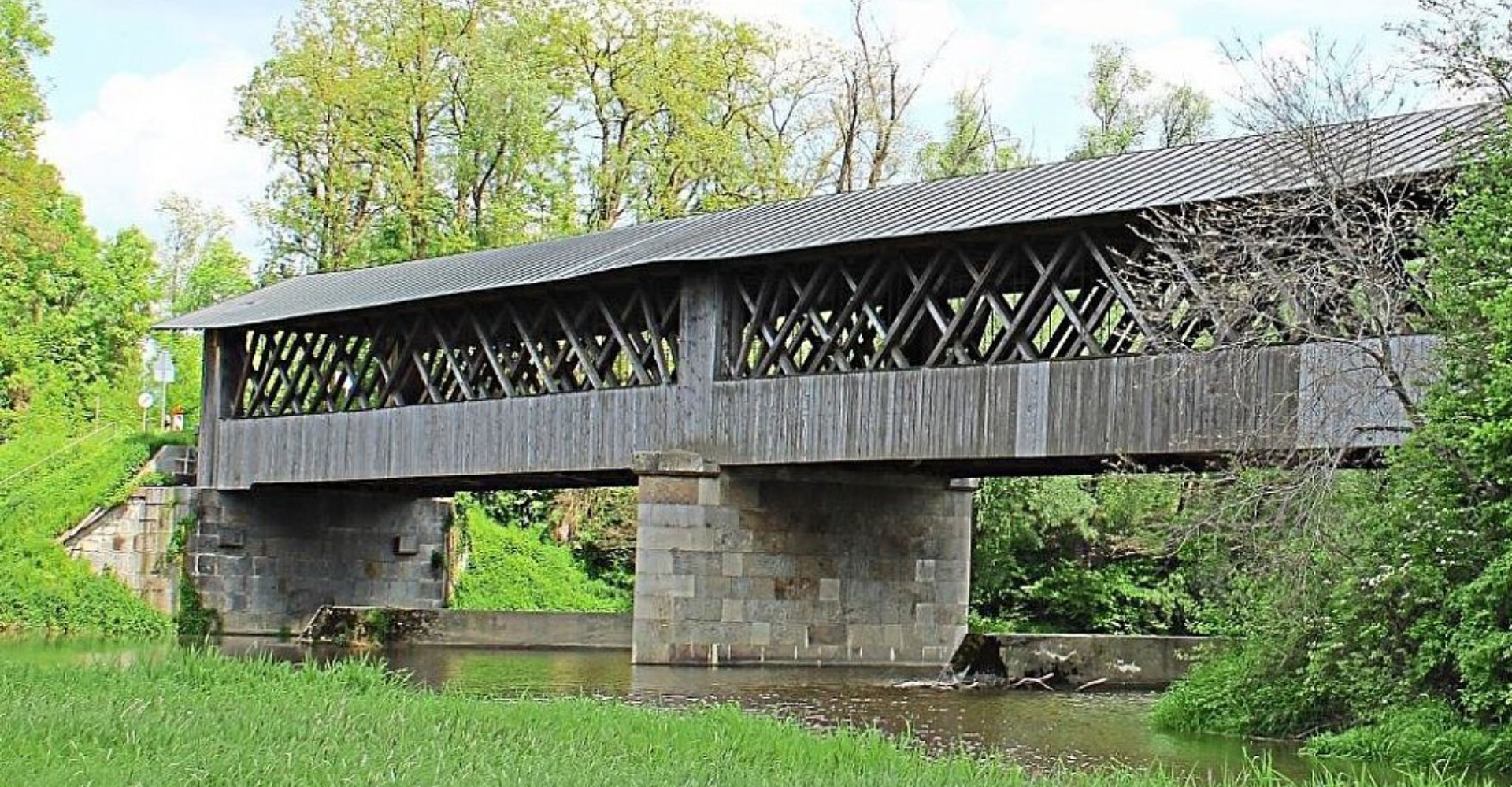Seit November dürfen keine motorisierten Fahrzeuge mehr über die alte bei Neuhaus am Inn Rottbrücke fahren. -Foto: Verena Brandl Seit November dürfen keine motorisierten Fahrzeuge mehr über die alte bei Neuhaus am Inn Rottbrücke fahren. -Foto: Verena Brandl