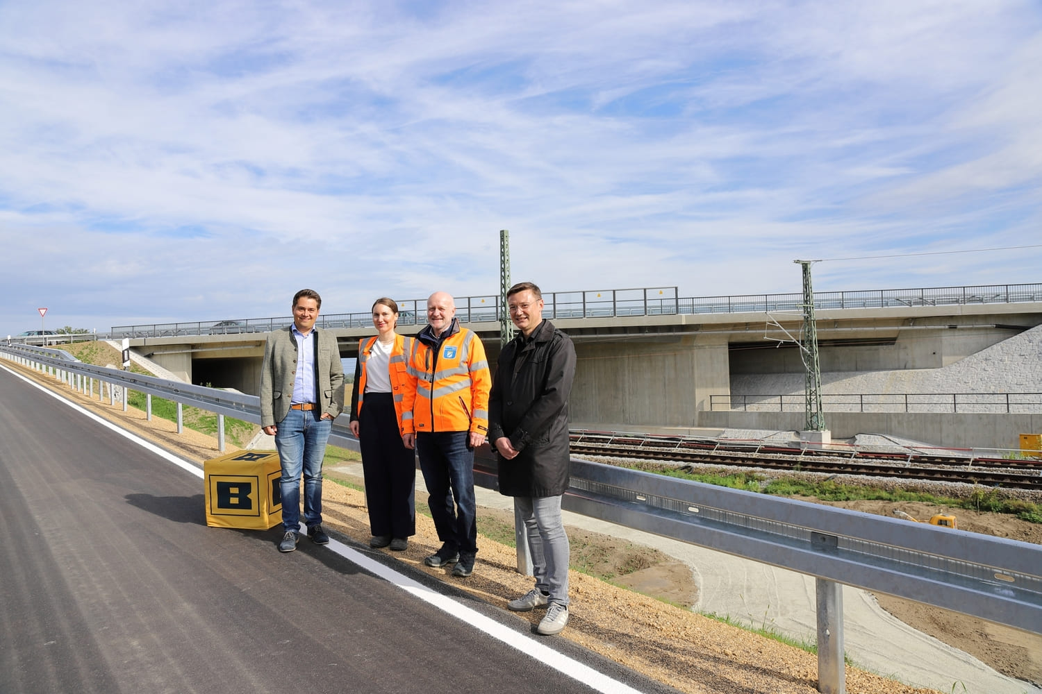 Positive Bilanz zur Baumaßnahme zogen Stefan Hentschinski (Fritsche Ingenieure), Walter Hinkofer und Alexandra Bachl vom Staatlichen Bauamt Passau und Michael Stockbauer, Firma Berger Bau.